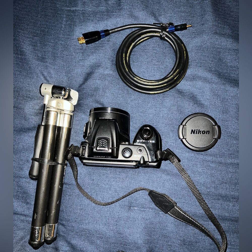 Nikon Coolpix L120 (memory car, included)